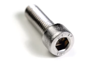 Varžtas su vidiniu šešiakampiu M8