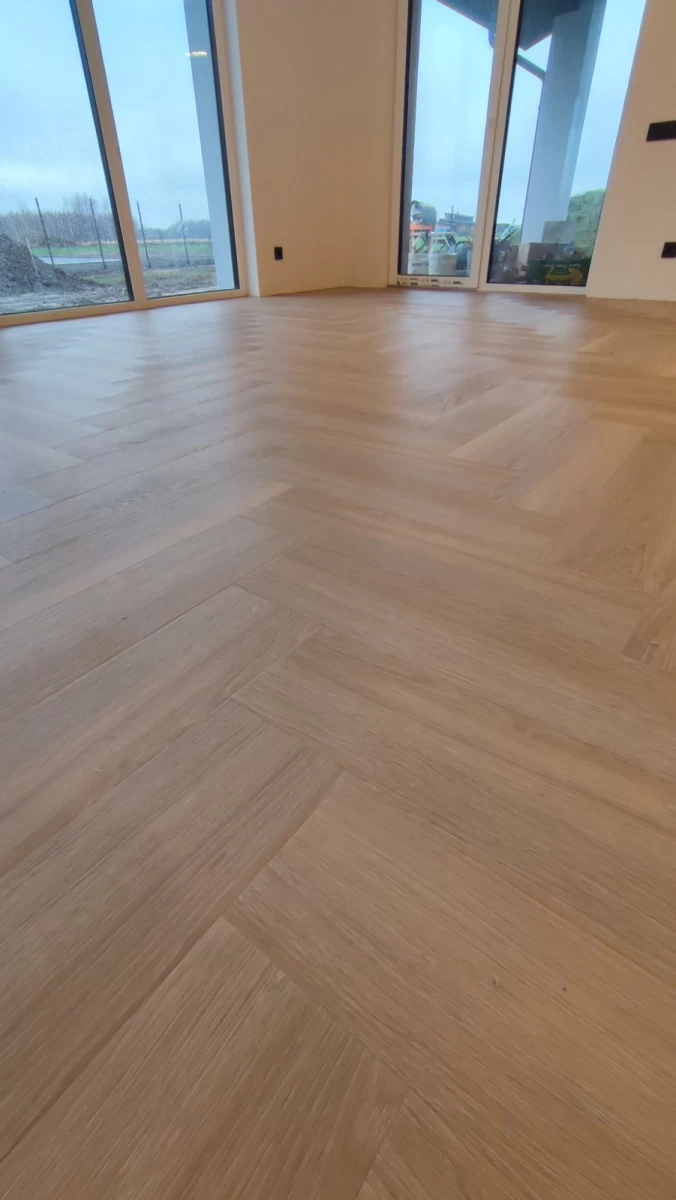 Grindų įrengimas PVC, LVT, vinilinės grindys, kilimai