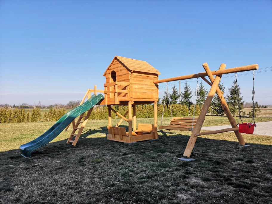 Medinė vaikų žaidimų aikštelė VILKAS