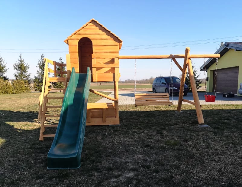 Medinė vaikų žaidimų aikštelė VILKAS