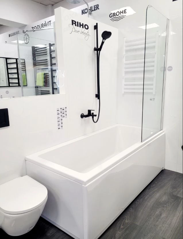 Vonia Riho Lusso 180x80 cm su kojomis, paneliais ir juodu sifonu