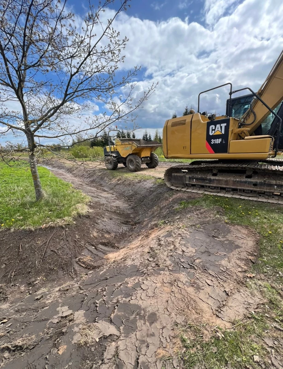 Excavation and cleaning of ditches
