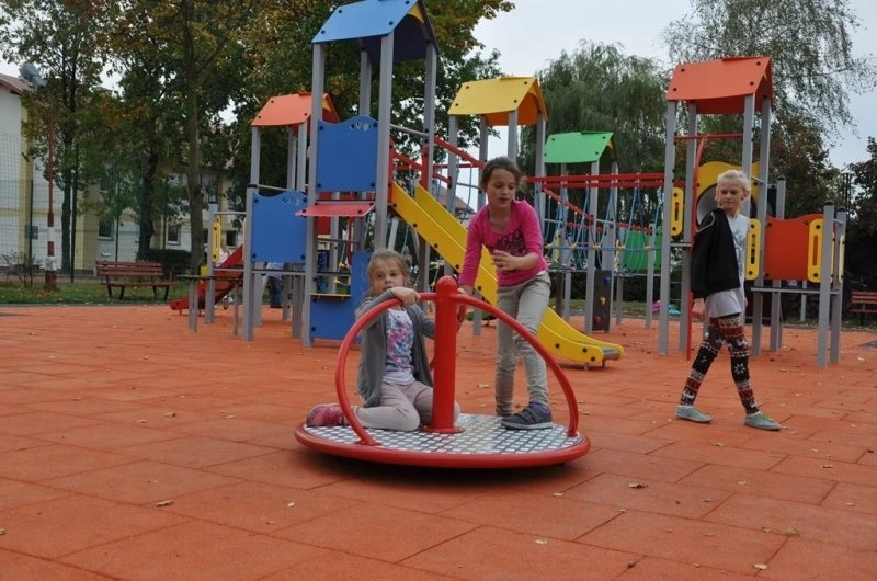 Medinės vaikų žaidimų aikštelės