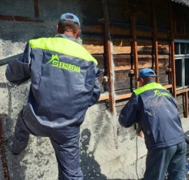 Lauko sienų šiltinimas ekovata šlapiuoju būdu