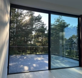 Individualios aliuminio konstrukcijos – langai, durys ir fasadai pagal projektą