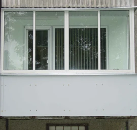 Vartomasis plastiko profilis balkonų stiklinimui