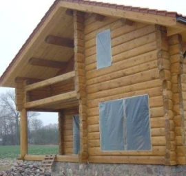 Rankų darbo rąstiniai namai