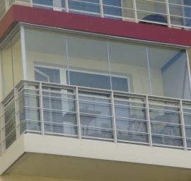 Balkonų stiklinimas berėmė stumdomaja - atveriama sistema, kaina