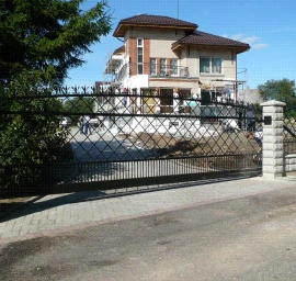 Metalinės tvoros ir vartai