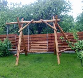 Medinės sūpynės iš rąstų