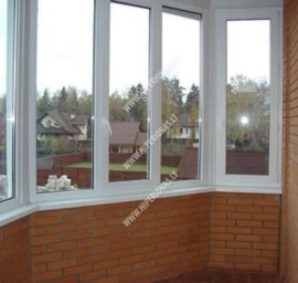 Balkonų stiklinimas aliuminio slankiąja sistema