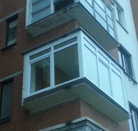 Balkonų stiklinimas plastikine konstrukcija