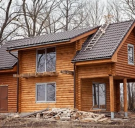 Frezuotų, tekintų ir rankų darbo rąstiniai namai