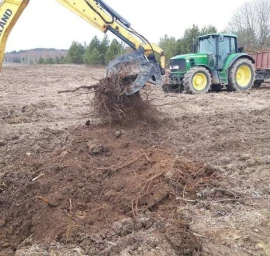 Kelmų rovimo šakės ekskavatoriams-krautuvams