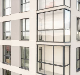 Balkonų stiklinimas aliuminio konstrukcijomis