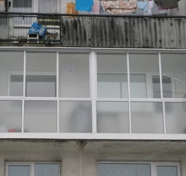 Balkonų stiklinimas rėmine, aliuminio, slankiaja konstrukcija