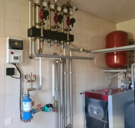 Elektrodinė (joninė) katilinė šildo per akumuliacinę talpą