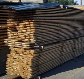 Nedžiovinta dvigubo pjovimo mediena