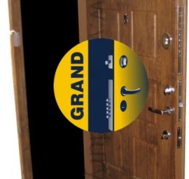 Šarvuotos buto durys GRAND su MDF plokščių apdaila