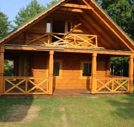 Medinių frezuotų rąstų namų, pirčių statyba