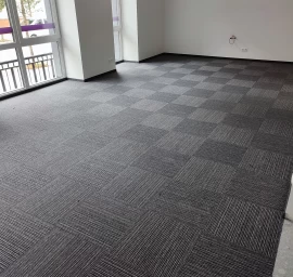 Grindų įrengimas PVC, LVT, vinilinės grindys, kilimai