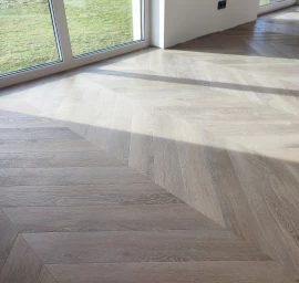 Grindų įrengimas PVC, LVT, vinilinės grindys, kilimai
