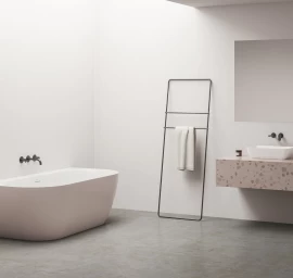 Laisvai pastatoma vonia Ravak Freedom Wall Tec 170x87, Alabaster Pink/balta, sifono dangtelis baltos/juodos/chromo spalvos, CE31600000