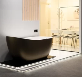 Laisvai pastatoma Xonyx™ lieto akmens vonia Balteco GAIA 174x78x77/62 cm, juodai dažyta išore