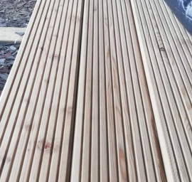 Terasinė mediena rifliuota/neslystančiu paviršiumi