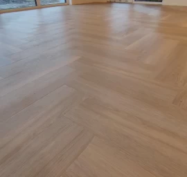 Grindų įrengimas PVC, LVT, vinilinės grindys, kilimai