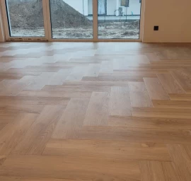 Grindų įrengimas PVC, LVT, vinilinės grindys, kilimai