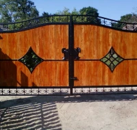 Metalinės tvoros, vartai, turėklai