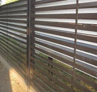 Plieninės tvoros: patikima, modernu, praktiška