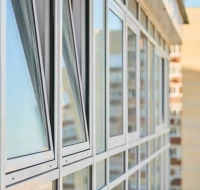 Balkonų stiklinimas: Aliuminė sistema