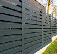 Rombas skardinės tvoros